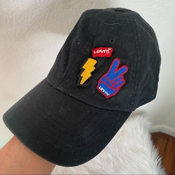 Levi’s black hat with embroidered patches  adjustable back unisex collectible - Picture 2 of 7
